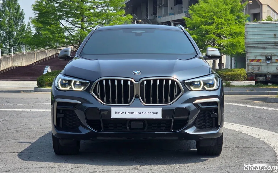 BMW X6 M50i 2022 — thumbnail 3