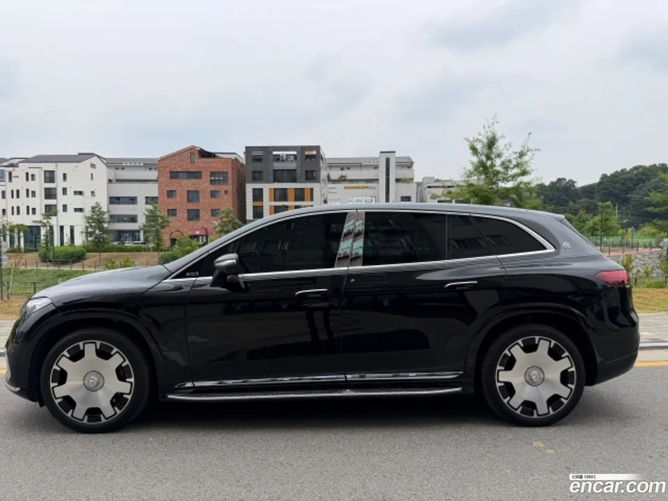 Mercedes-Benz EQS SUV EQS680 4MATIC 2024 — thumbnail 3