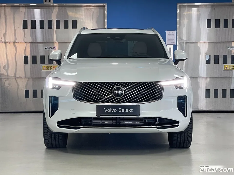 Volvo XC90 T8 2025 — thumbnail 3