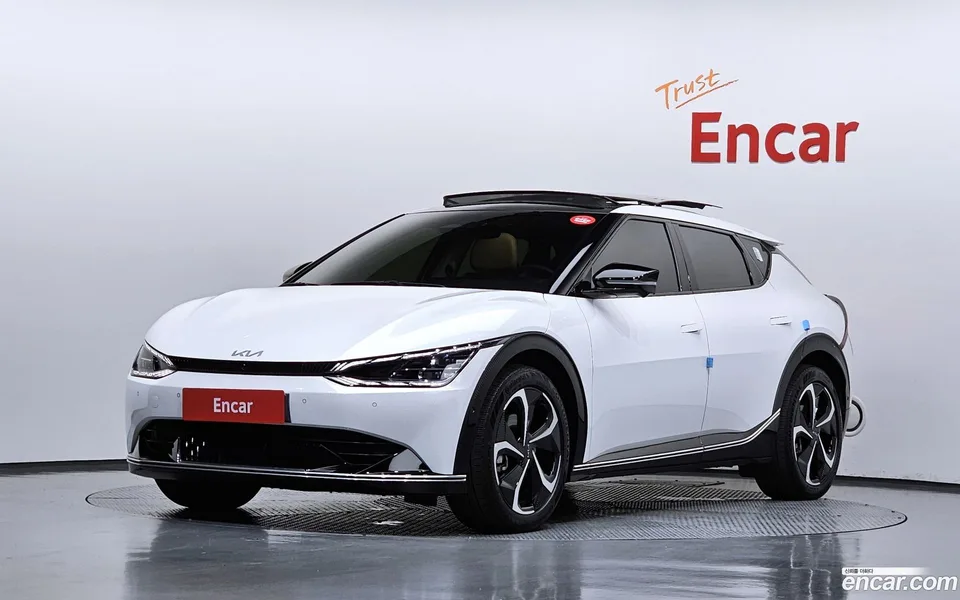 Kia EV6 2023 — photo 1, buy with delivery to Moscow