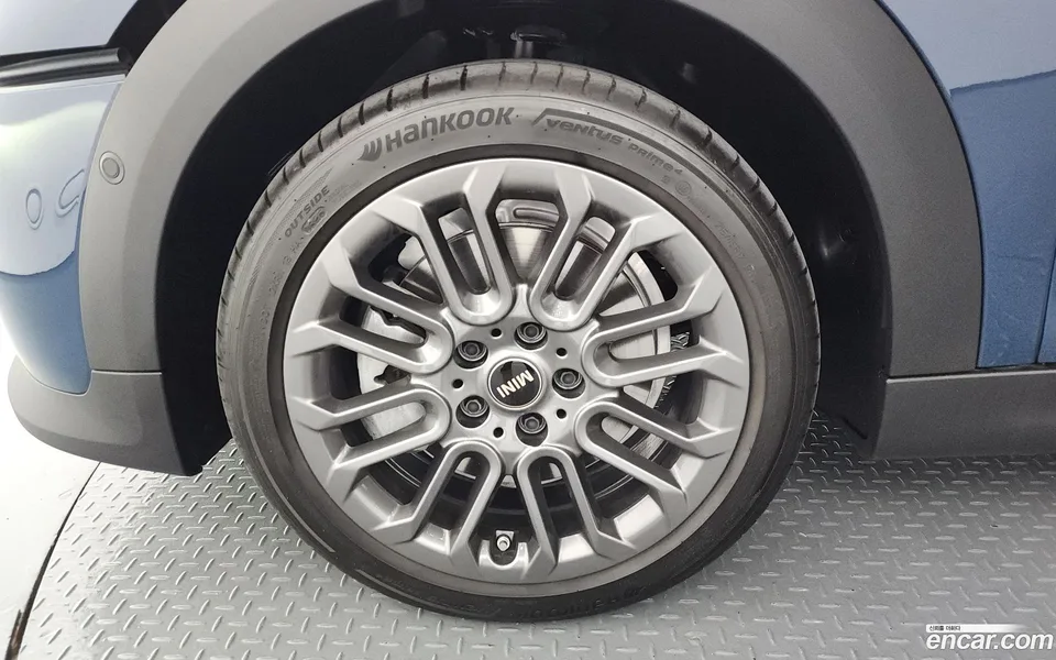 MINI Cooper C 5 2025 — thumbnail 2