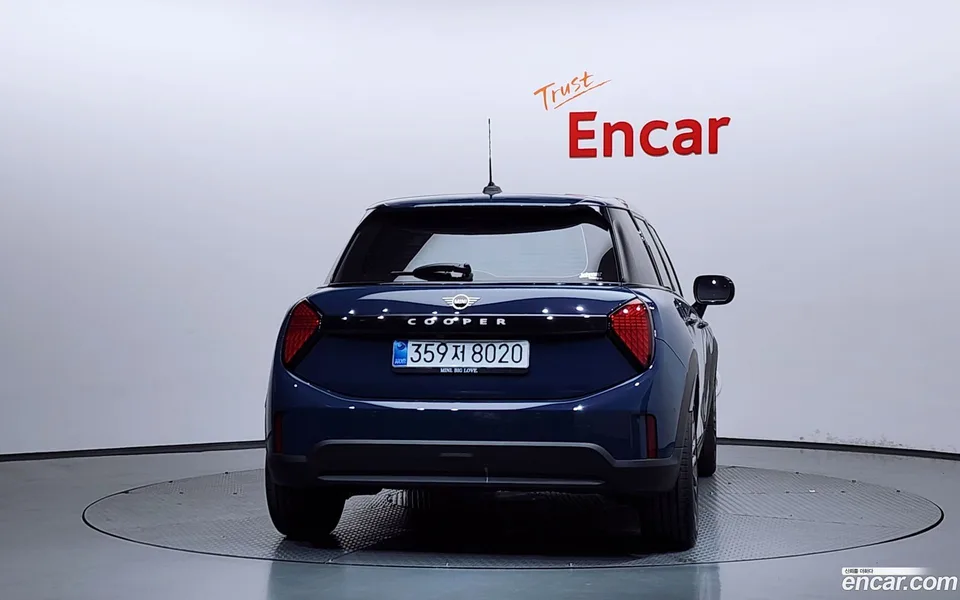 MINI Cooper C 5 2025 — thumbnail 4