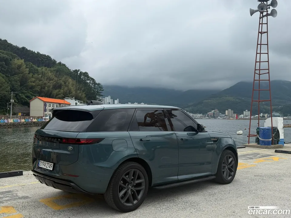 Land Rover Range Rover Sport D300 HSE 2023 — photo 1, buy with delivery to Moscow