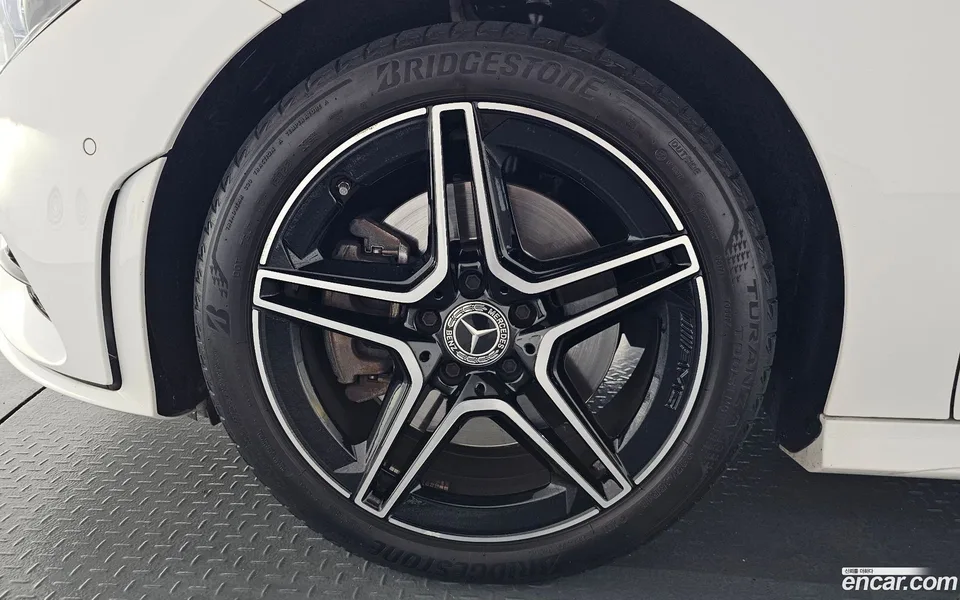 Mercedes-Benz CLA-Class CLA250 4MATIC 2023 — thumbnail 5
