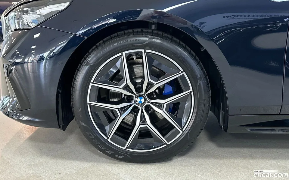 BMW 5 Series 520i M 2025 — thumbnail 5