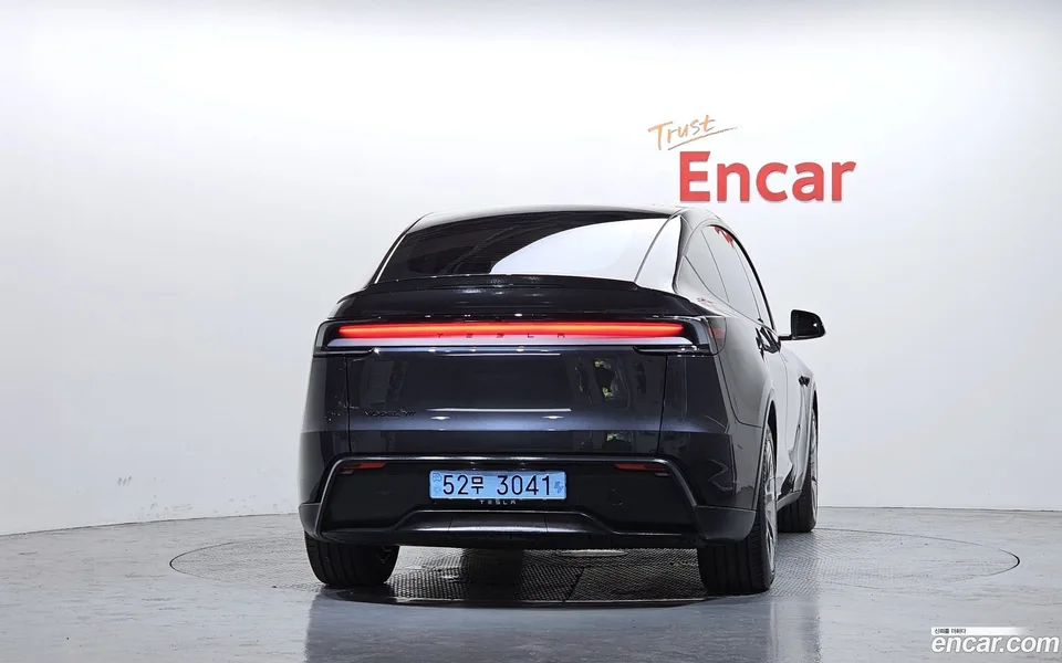 Tesla Model Y L AWD 2026 — thumbnail 4