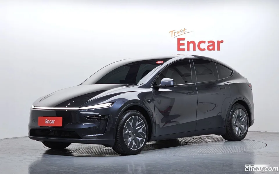 Tesla Model Y L AWD 2026 — photo 1, buy with delivery to Moscow