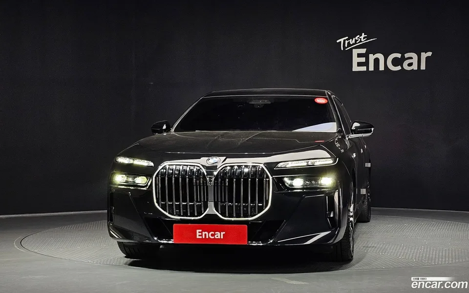 BMW 7 Series 740d xDrive M 2024 — thumbnail 3
