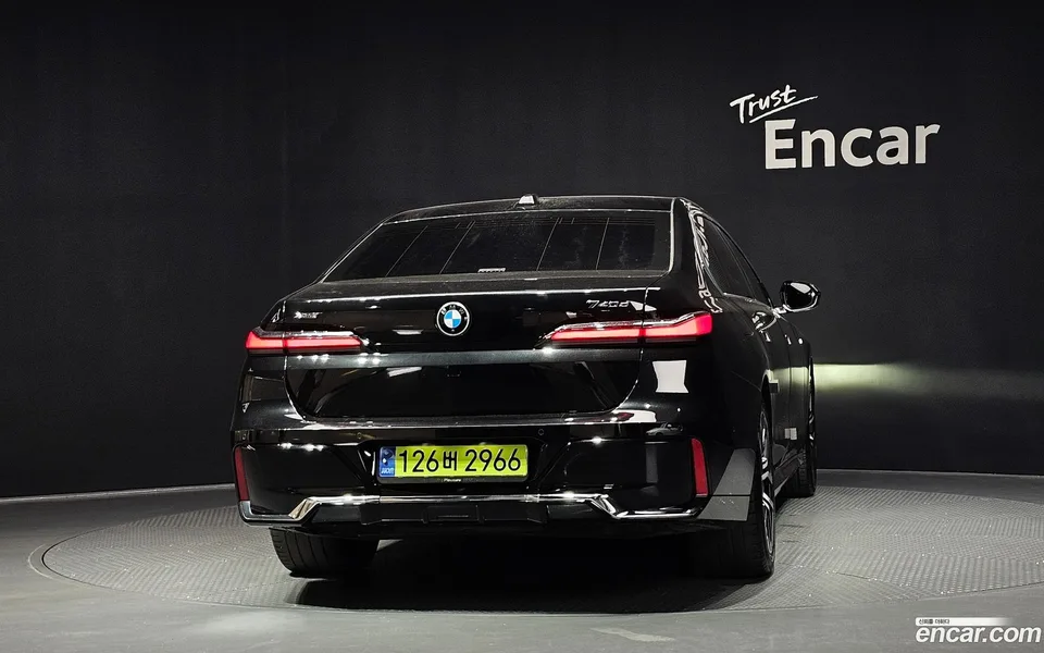 BMW 7 Series 740d xDrive M 2024 — thumbnail 4