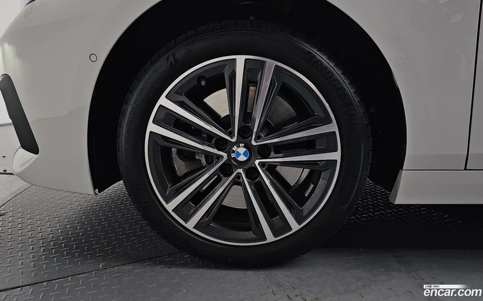 BMW 2 Series Gran Coupe 220i 2022 — thumbnail 5