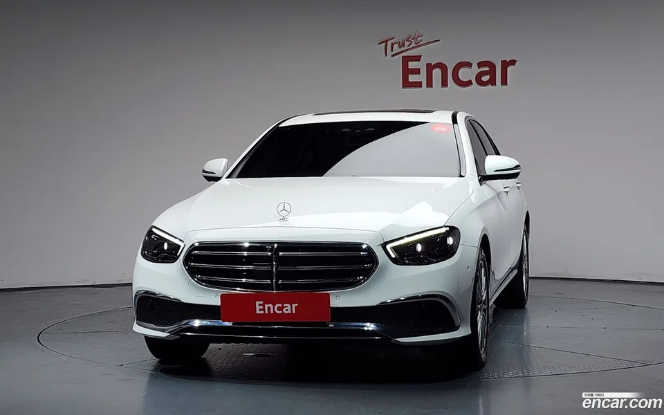 Mercedes-Benz E-Class E250 2023 — thumbnail 3