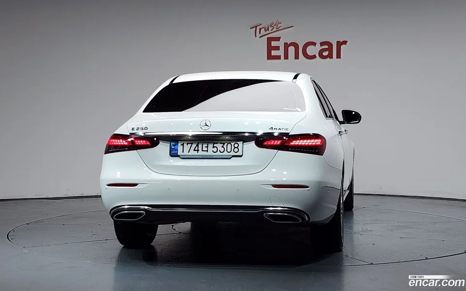 Mercedes-Benz E-Class E250 2023 — thumbnail 4