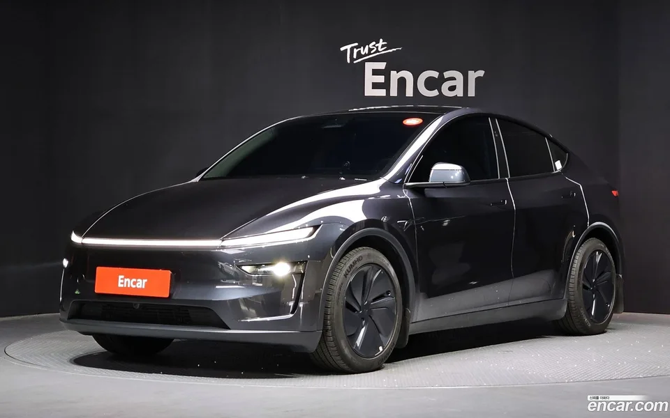 Tesla Model Y RWD 2025 — photo 1, buy with delivery to Moscow