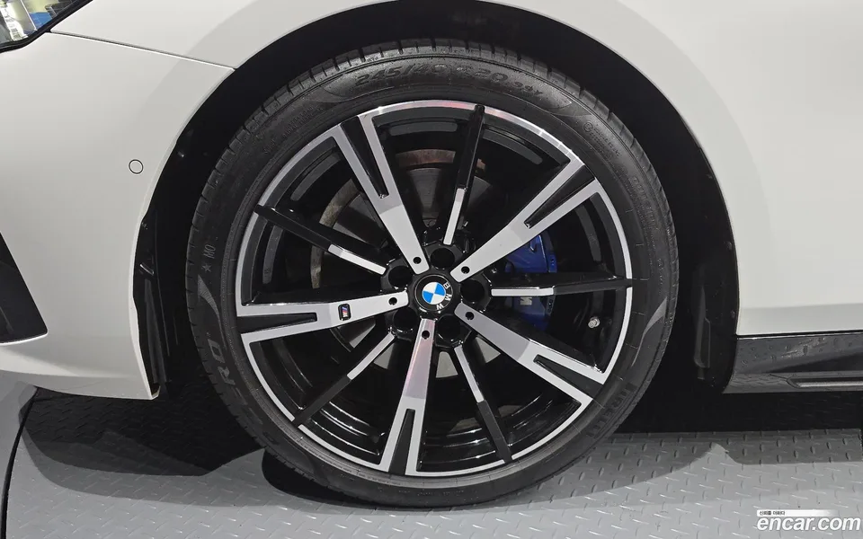 BMW 5 Series 530i xDrive M 2024 — thumbnail 2