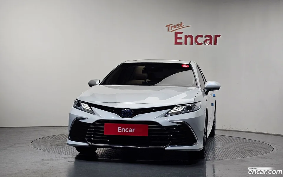 Toyota Camry 2.5 XLE 2024 — thumbnail 3
