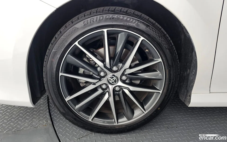 Toyota Camry 2.5 XLE 2024 — thumbnail 5