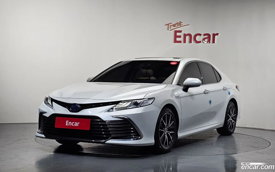 Toyota Camry 2.5 XLE 2024 — photo 1, buy with delivery to Moscow