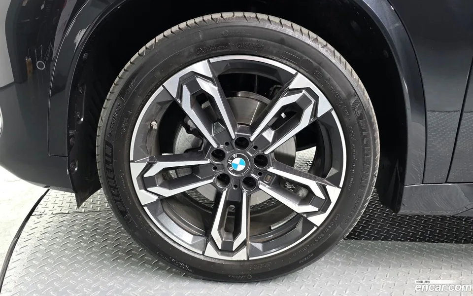 BMW X1 xDrive 20i M 2025 — thumbnail 2