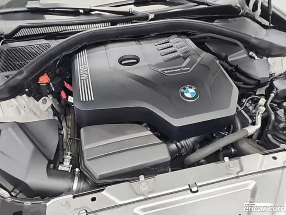 BMW 3 Series 320i 2022 — thumbnail 2