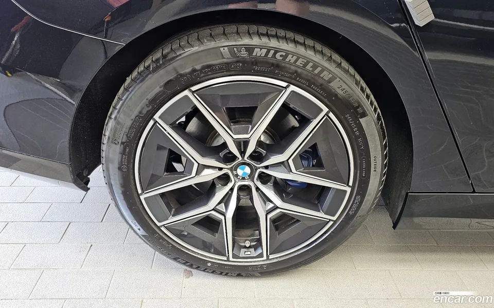 BMW 5 Series 520i M 2024 — миниатюра 2