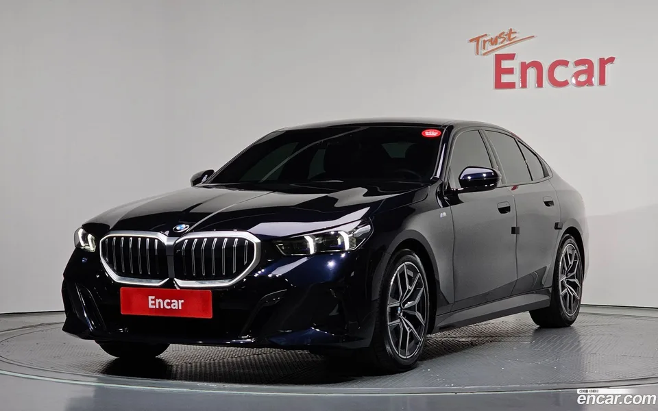 BMW 5 Series 520i M 2024 — фото 1, купить с доставкой в Москву