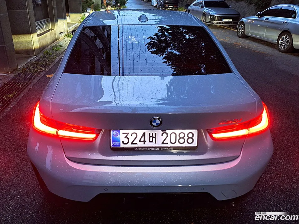 BMW 3 Series 320i M 2025 — thumbnail 2