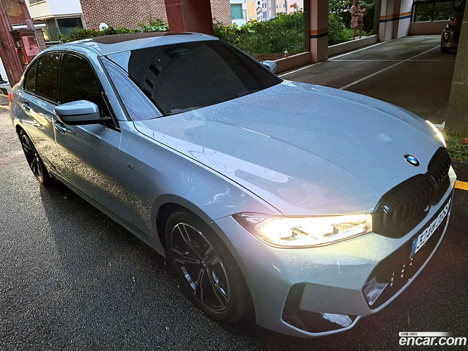 BMW 3 Series 320i M 2025 — thumbnail 3