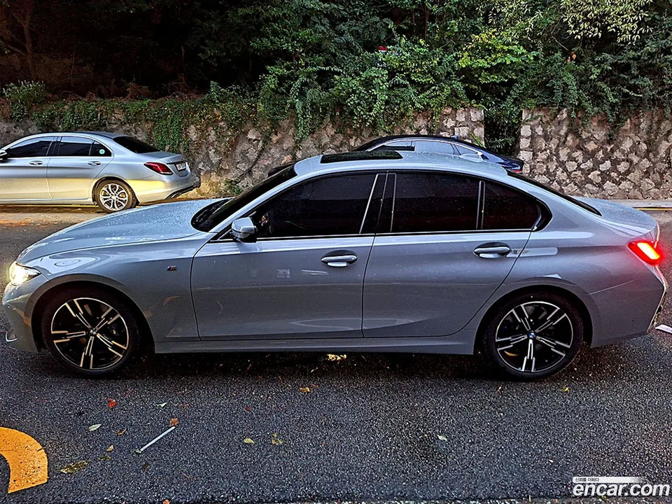 BMW 3 Series 320i M 2025 — thumbnail 4