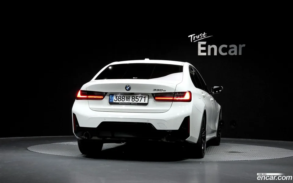 BMW 3 Series 330e M 2023 — миниатюра 4
