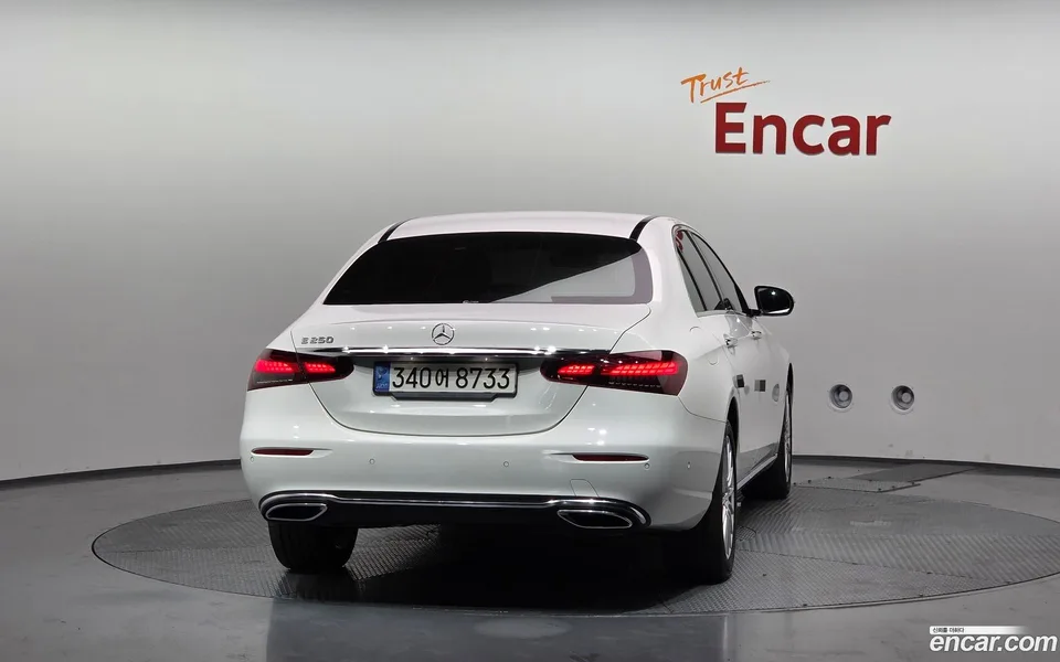 Mercedes-Benz E-Class E250 2022 — thumbnail 4