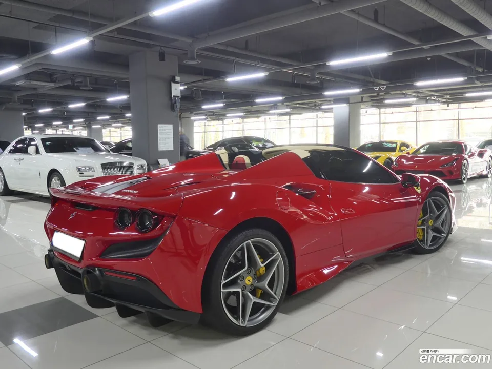 Ferrari F8 Spider 3.9 V8 2023 — thumbnail 3