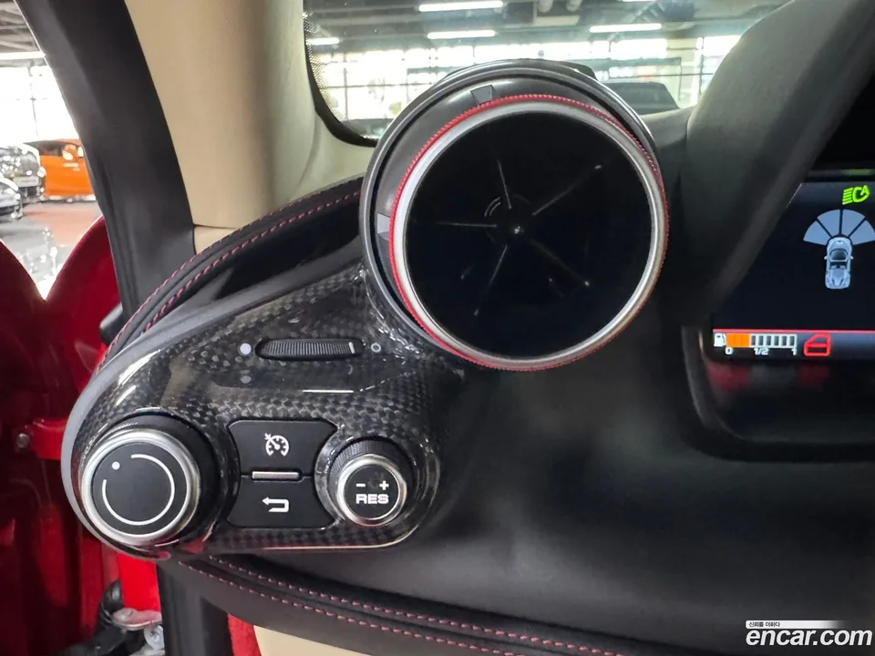 Ferrari F8 Spider 3.9 V8 2023 — thumbnail 5