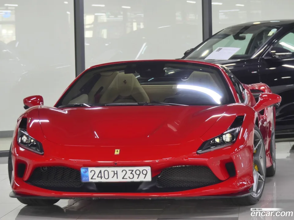 Ferrari F8 Spider 3.9 V8 2023 — photo 1, buy with delivery to Moscow