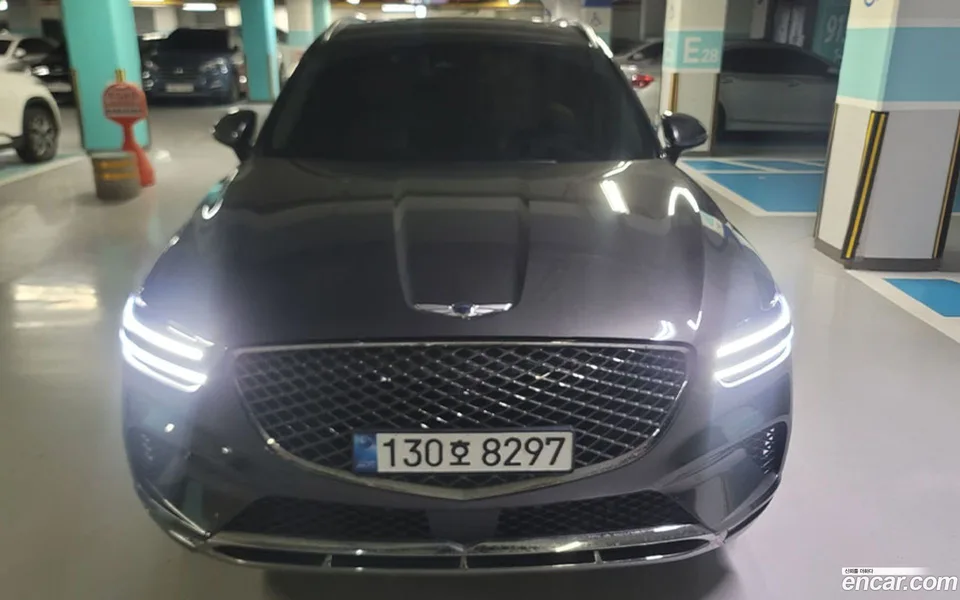 Genesis GV70 2.5T 2WD 2024 — photo 1, buy with delivery to Moscow
