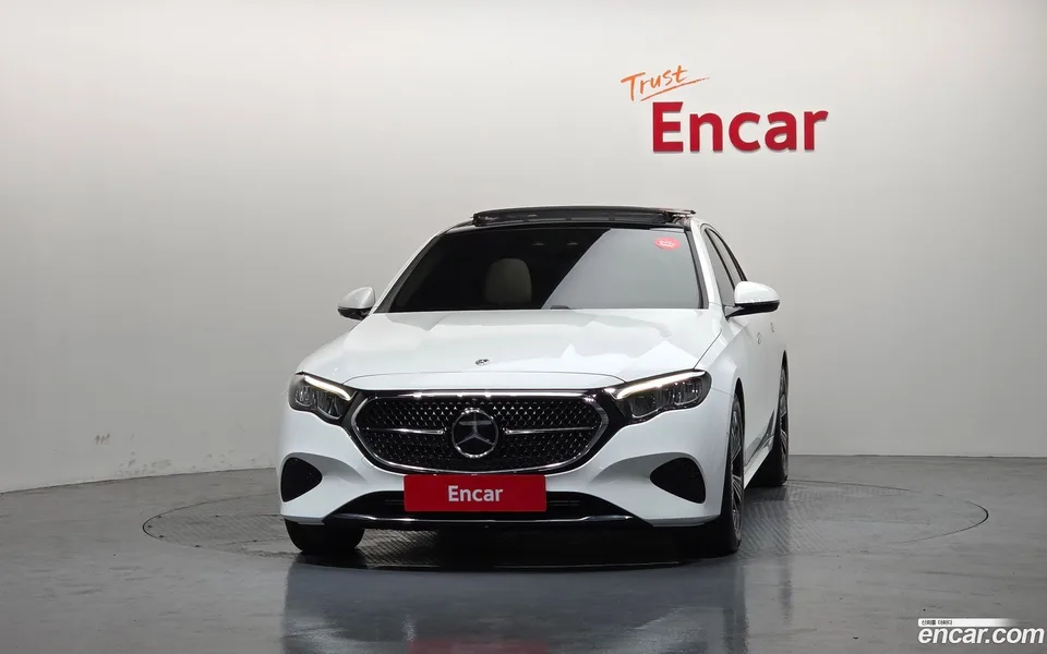 Mercedes-Benz E-Class E200 2025 — thumbnail 3
