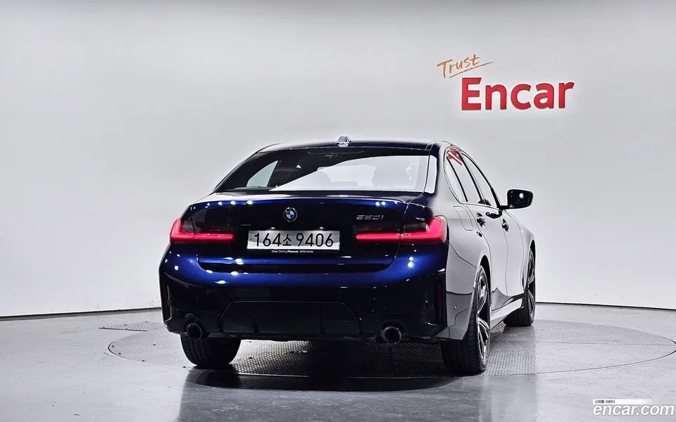 BMW 3 Series 320i M 2025 — thumbnail 4