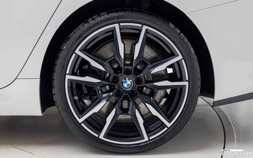 BMW 8 Series M850i xDrive 2025 — миниатюра 5