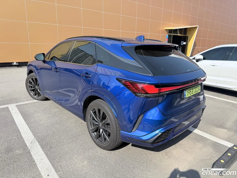 Lexus RX 500h F-Sport 2023 — thumbnail 4