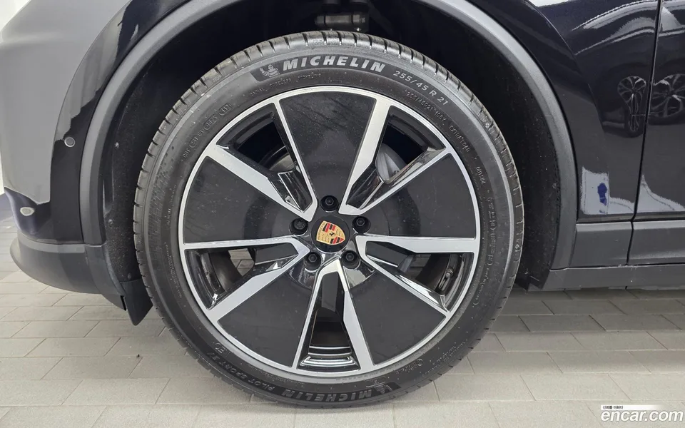 Porsche Macan Electric 4 2025 — thumbnail 2