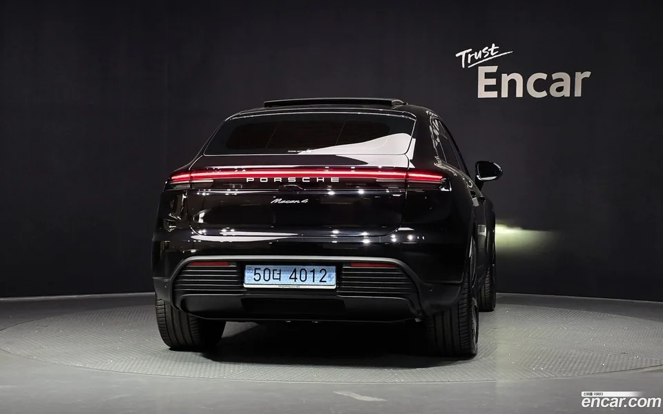 Porsche Macan Electric 4 2025 — thumbnail 4