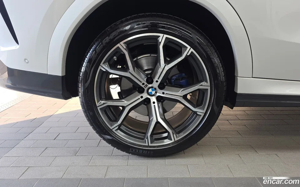 BMW X6 xDrive40i M 2022 — thumbnail 2