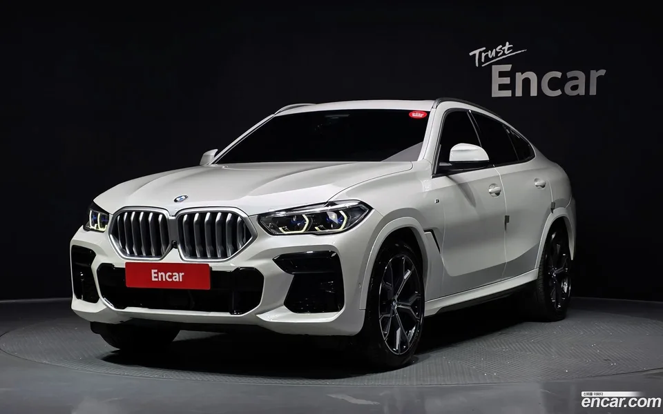 BMW X6 xDrive40i M 2022 — photo 1, buy with delivery to Moscow