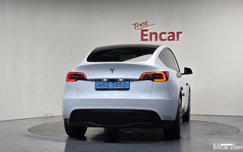 Tesla Model Y RWD 2023 — thumbnail 4
