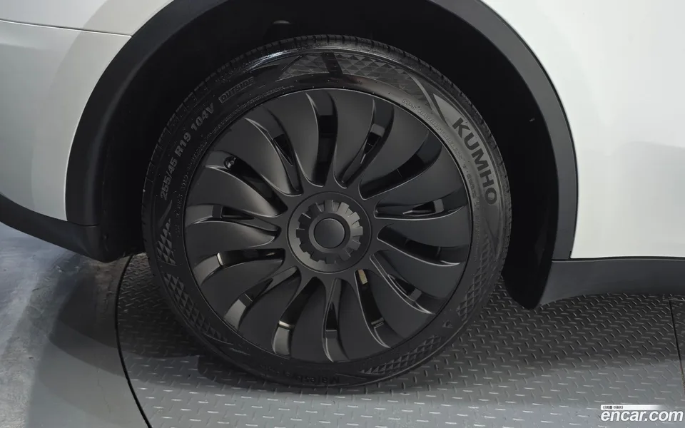 Tesla Model Y RWD 2023 — thumbnail 5