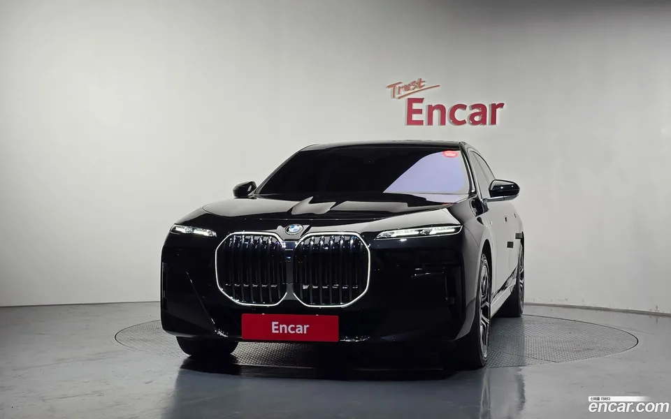 BMW 7 Series 740i xDrive M 2024 — thumbnail 3