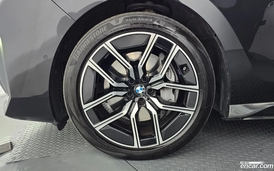 BMW 7 Series 740i xDrive M 2024 — thumbnail 5