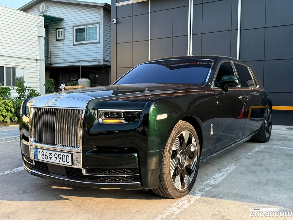 Rolls-Royce Phantom 6.7 EWB V12 2023 — photo 1, buy with delivery to Moscow