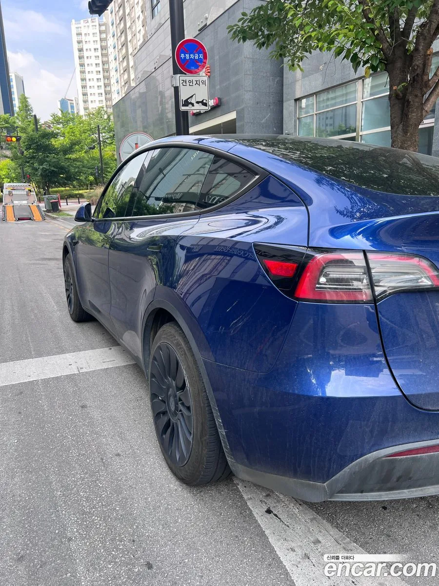 Tesla Model Y RWD 2023 — thumbnail 3