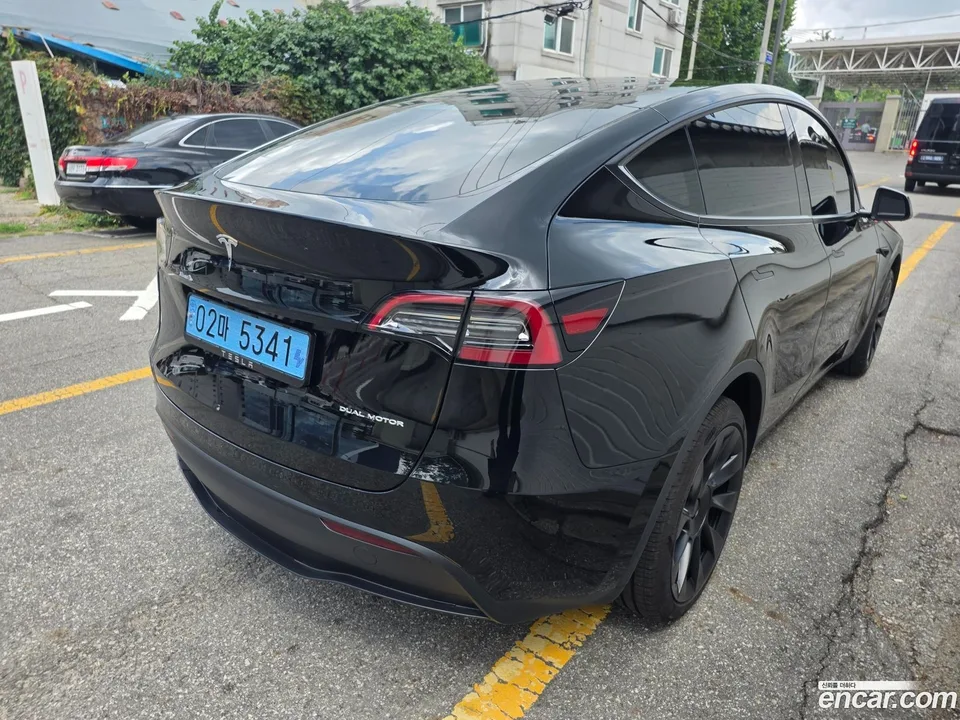 Tesla Model Y AWD 2024 — thumbnail 3