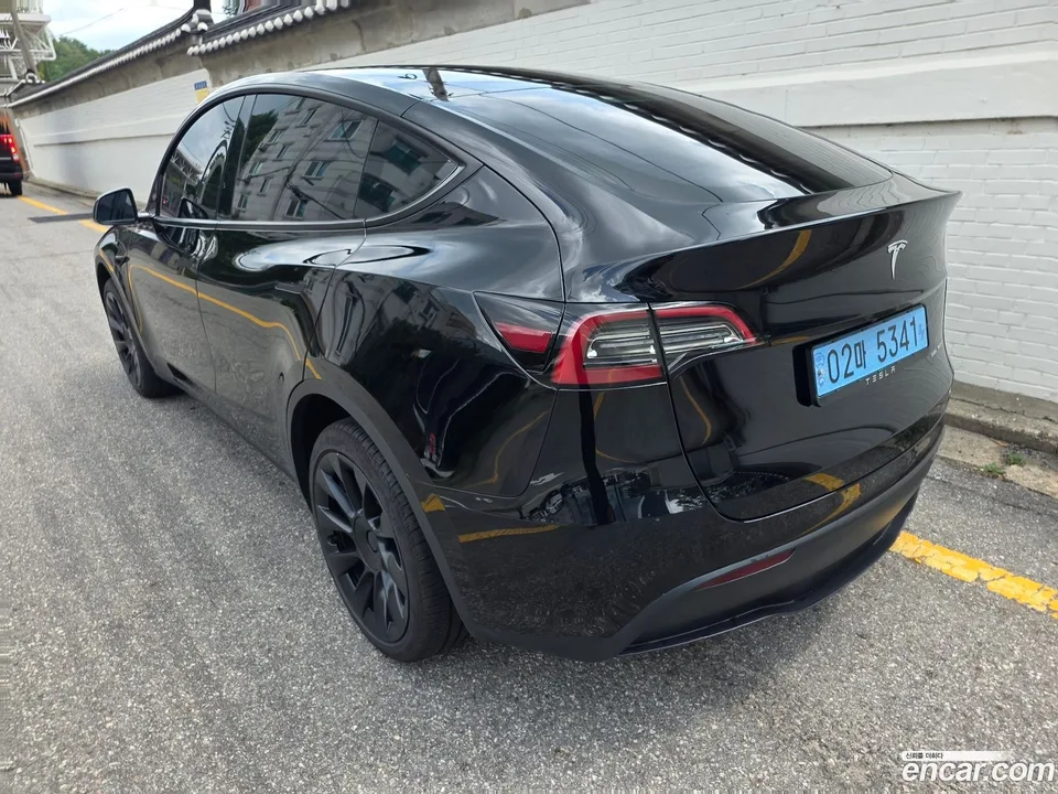 Tesla Model Y AWD 2024 — thumbnail 4
